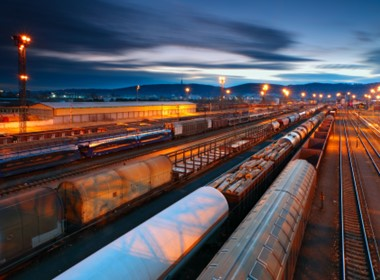 imagen de vías de ferrocarril con trenes