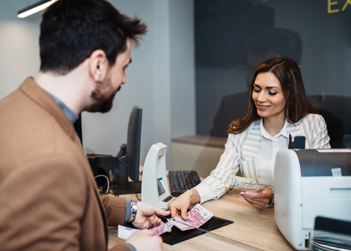 A customer is being helped by an expert